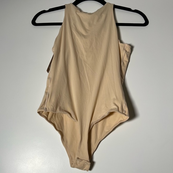 Nude bodysuit from Skims - Picture 3 of 4